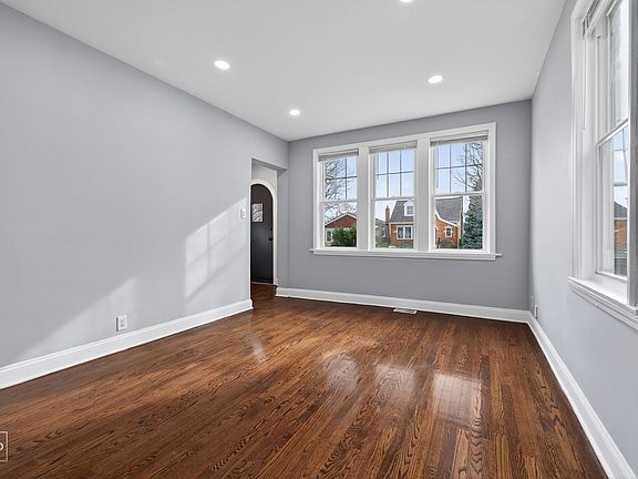 2nd image of 6030 S Mayfield Ave
