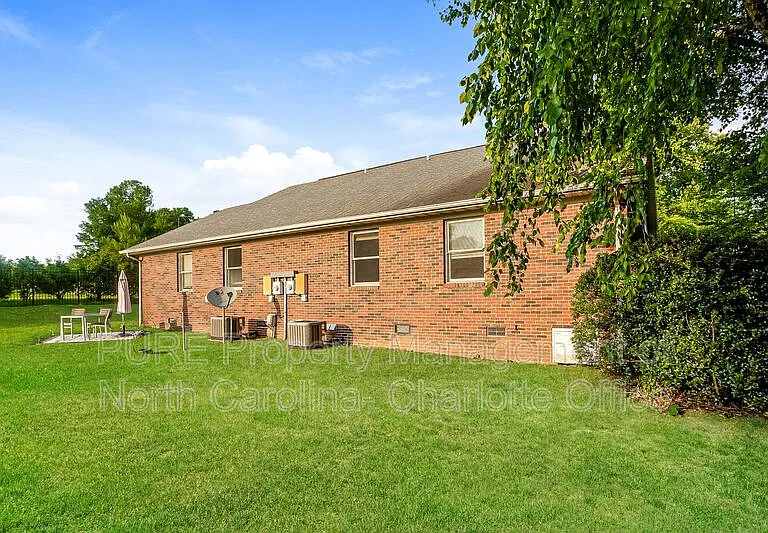 18805 Bluff Point Rd #B — Photo 15