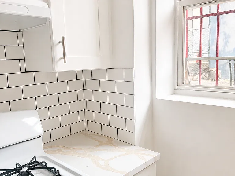 1744 Weeks Ave #1R — Photo 9