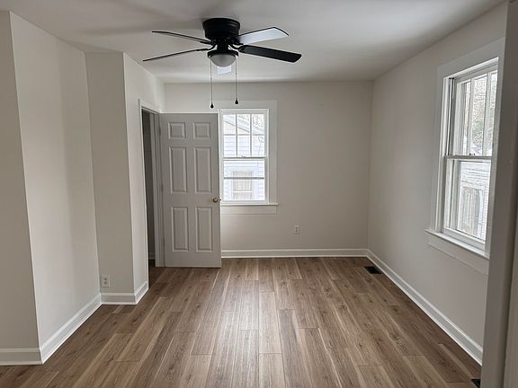 4th image of 1006 Graves St