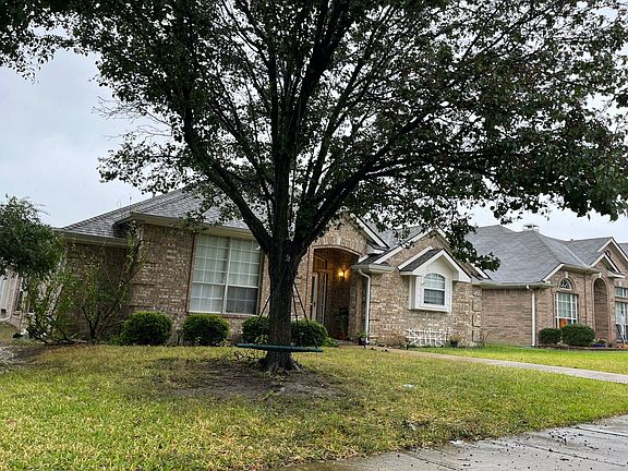 3rd image of 2175 Crestlake Dr