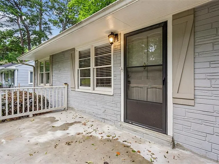 1910 La Dawn Ln NW — Photo 4