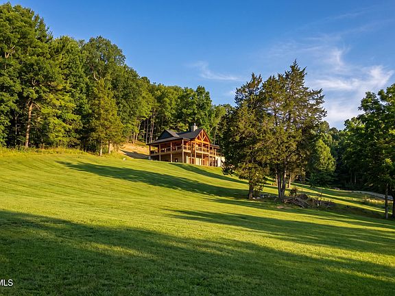 3rd image of 18 Vineyard Valley Dr