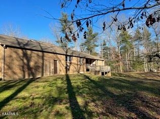 1041 Twin Bridge Rd, Deer Lodge, TN 37726