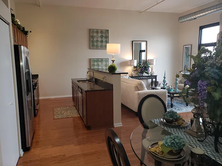 1525 S Sangamon St #802 — Photo 6
