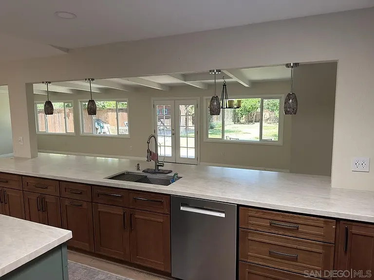 13919 York Ave — Photo 67