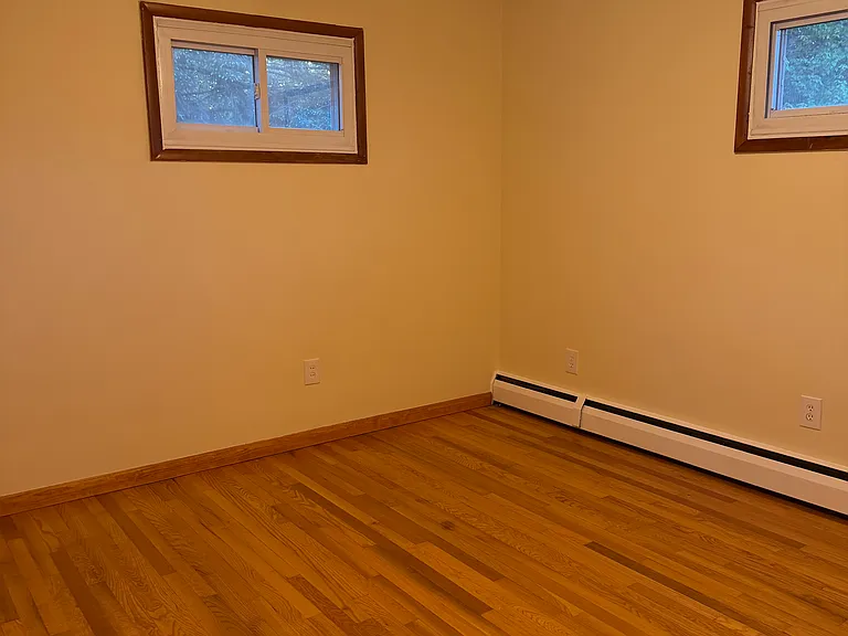 625 E Queen St — Photo 12