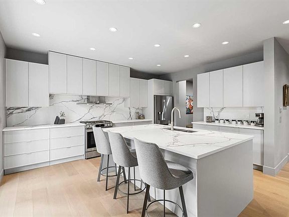 3rd image of 18 W Point Mews SW