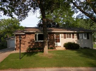 2905 6th St, Marion, IA 52302