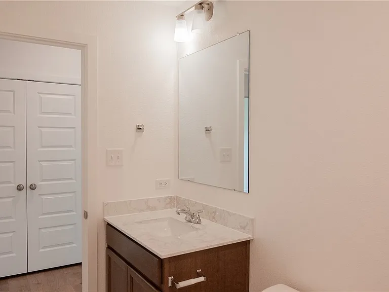 5689 Fox Bluff Dr — Photo 15