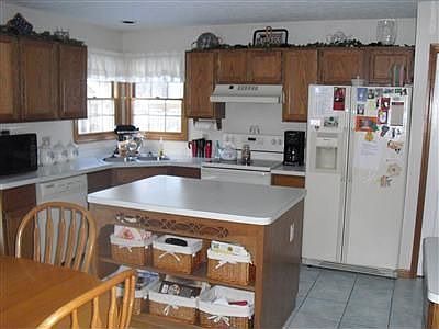 3rd image of 860 Hollyview Dr