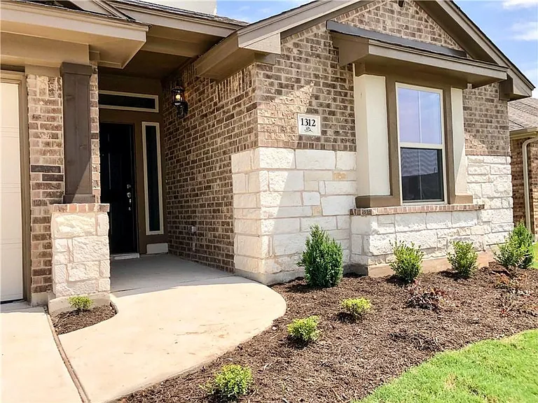 1312 Chad Dr — Photo 3