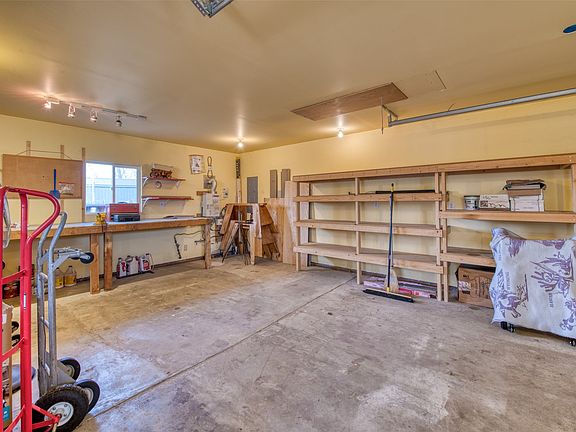 5th image of 170 Antrim Ln