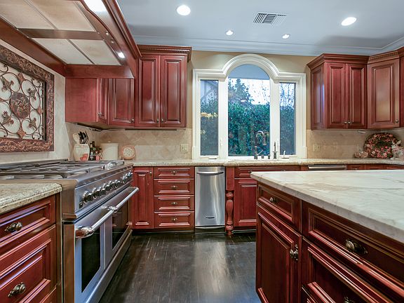 5th image of 2654 Country Club Dr