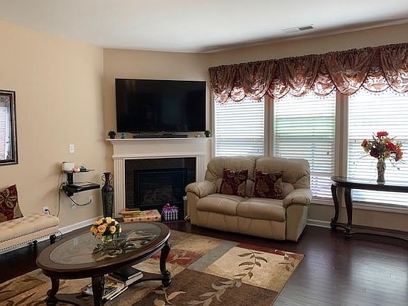 3rd image of 1330 Hampton Oaks Dr