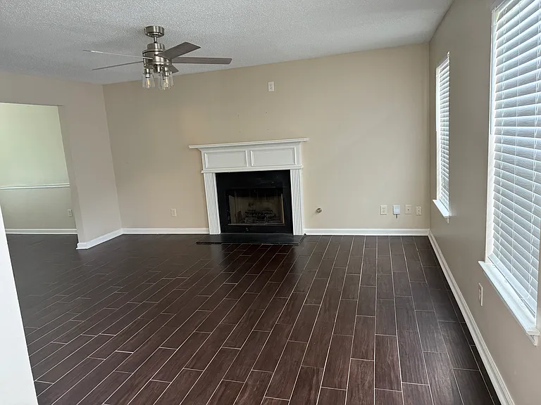 7519 Sugarcreek Dr — Photo 19