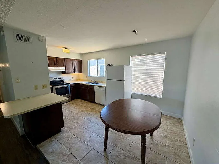 846 N Revere #202 — Photo 7