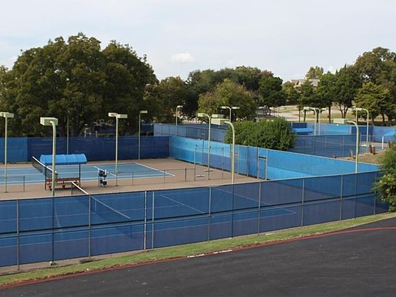 5th image of 426 Yacht Club Dr