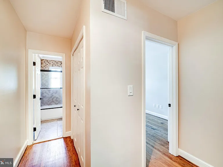 1317 Queen St — Photo 15