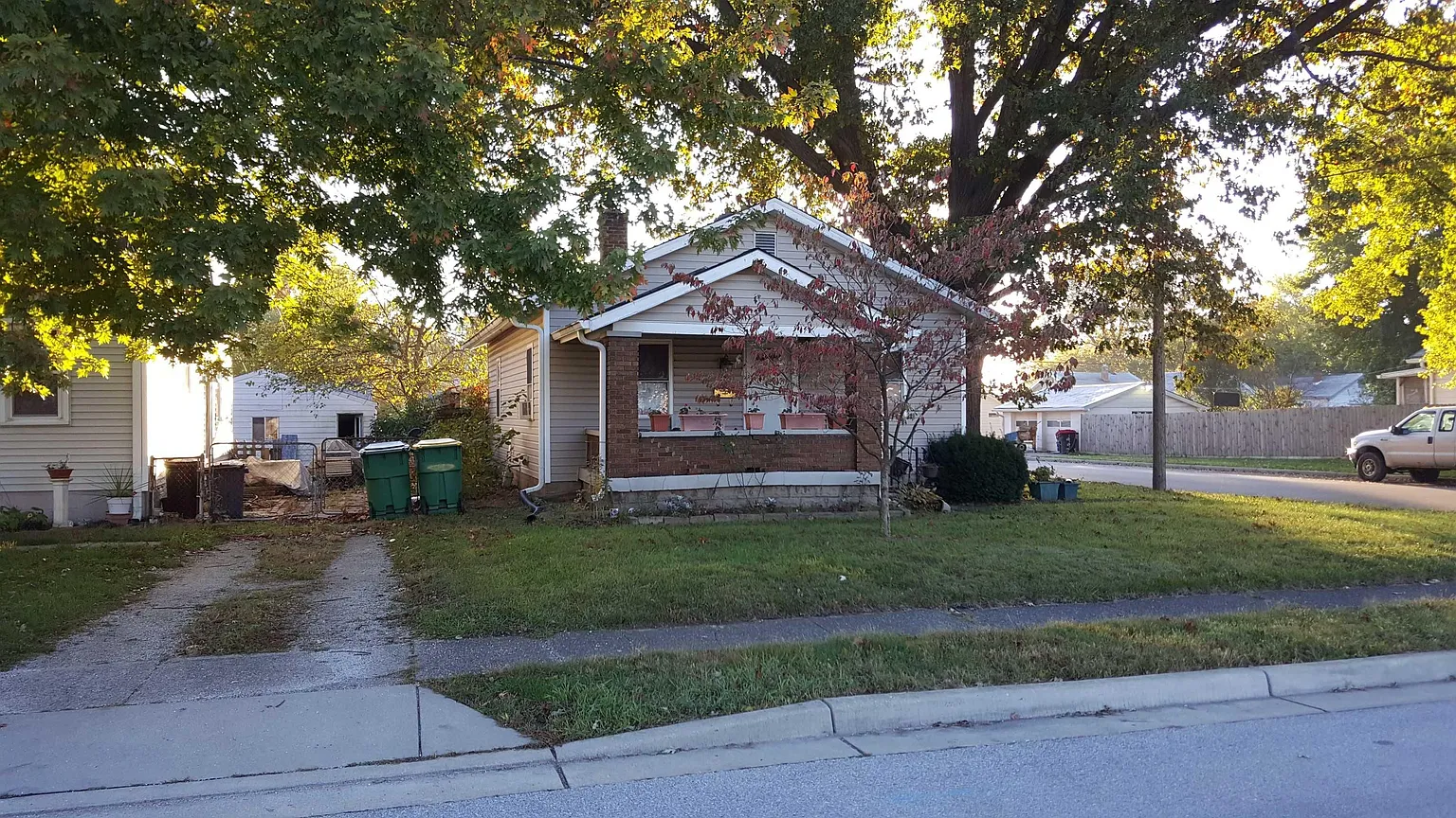 2001 Gerrard Ave photo 1