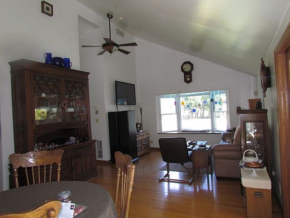 3rd image of 1N430 Macqueen Dr