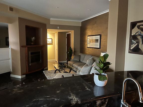 4th image of 655 India St #300