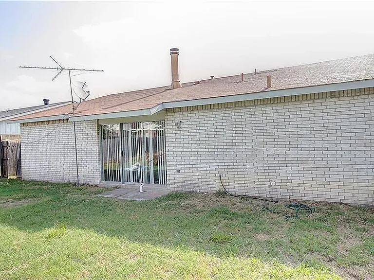 3414 Chesapeake Dr — Photo 11