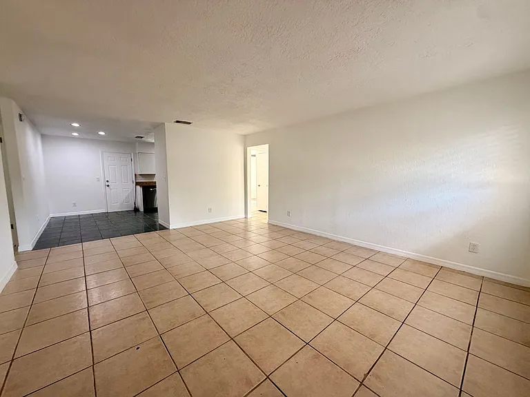 1235 Alcazar St — Photo 2