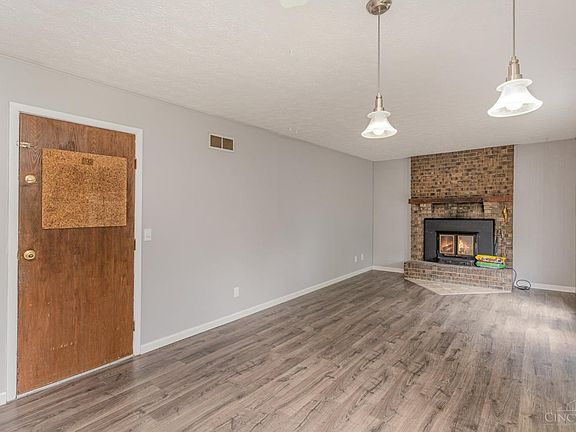 5th image of 216 River Oaks Ct