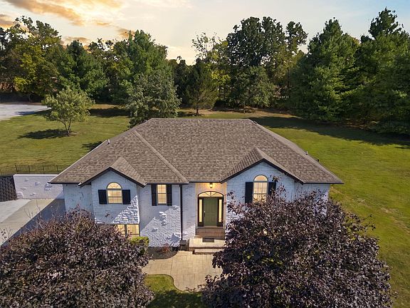 2nd image of 940 S Old Riverdale Road