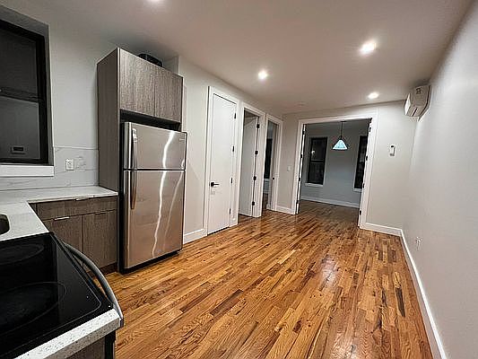 1st image of 1665 Lincoln Pl #4