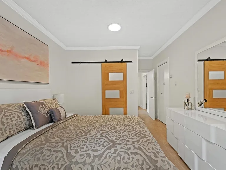 1472 Fulton Ave — Photo 8