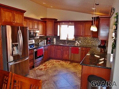 5th image of 802 Jamaica Dr