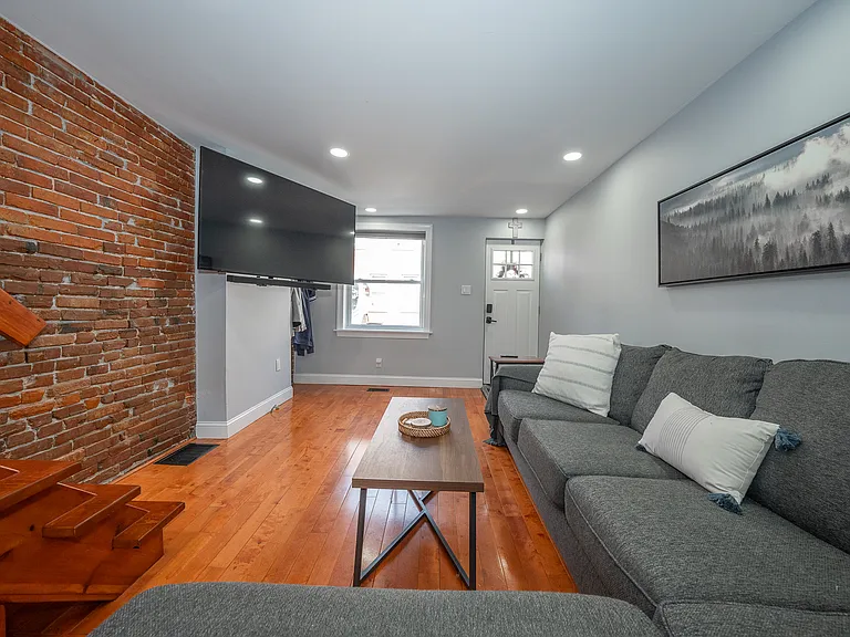 236 Wilder St — Photo 3