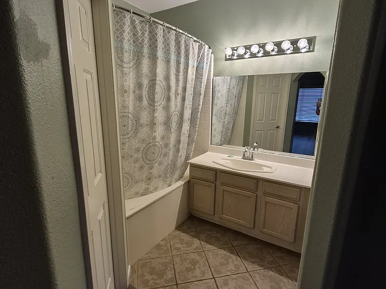 1610 Davilla St — Photo 10