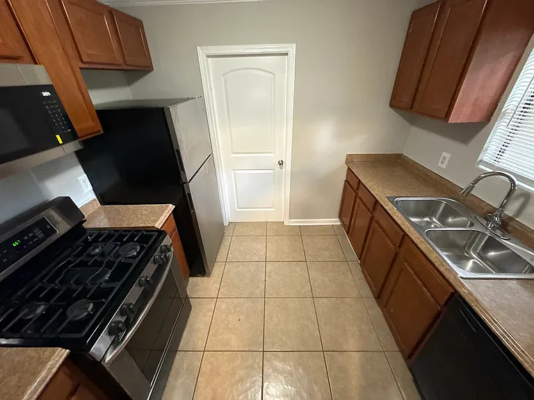 3862 Shane Ct — Photo 4