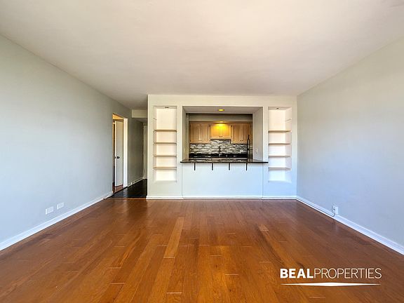 5th image of 445 W Wellington Ave APT 11H