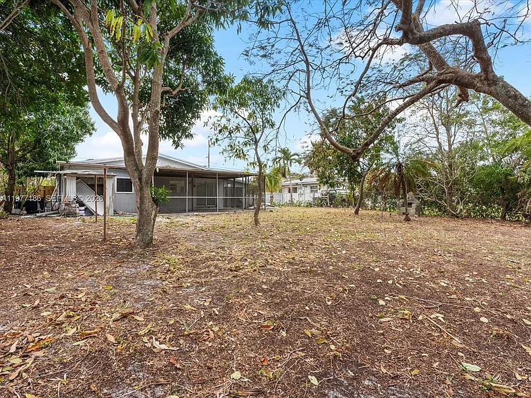 4331 SW 31st Dr — Photo 21