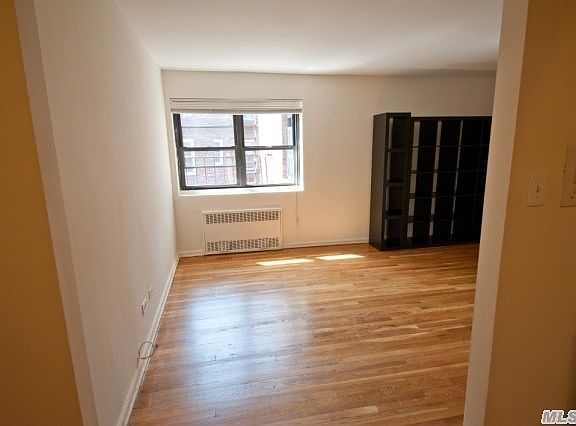 4th image of 11860 Metropolitan Ave APT 6L