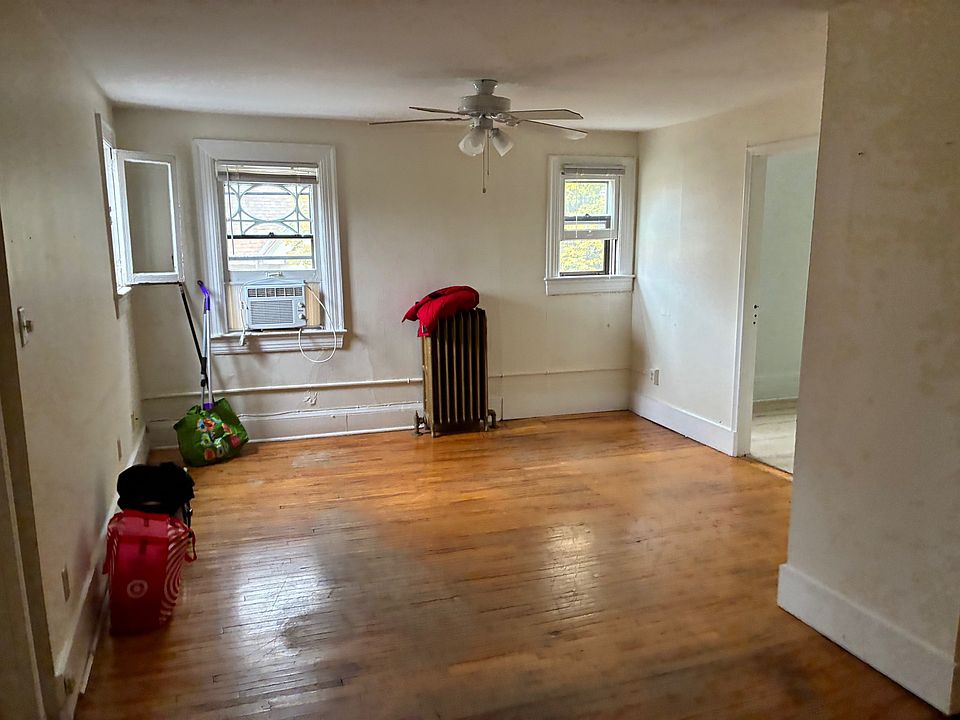 1st image of 1920 Emerson Ave S APT 2