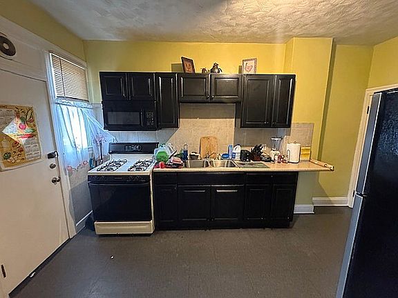 4th image of 2843 W Garrison Ave #2