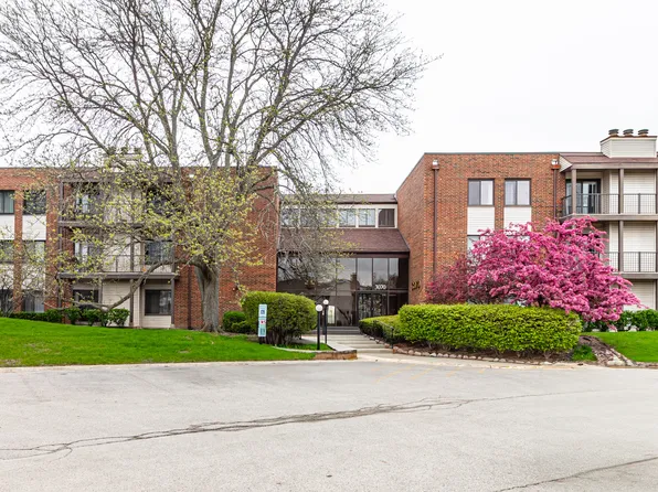 3070 Pheasant Creek Dr APT 104, Northbrook, IL 60062