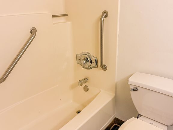5th image of 910 Marion St #11e678eb2