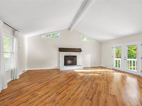 3rd image of 209 Windtree Rd