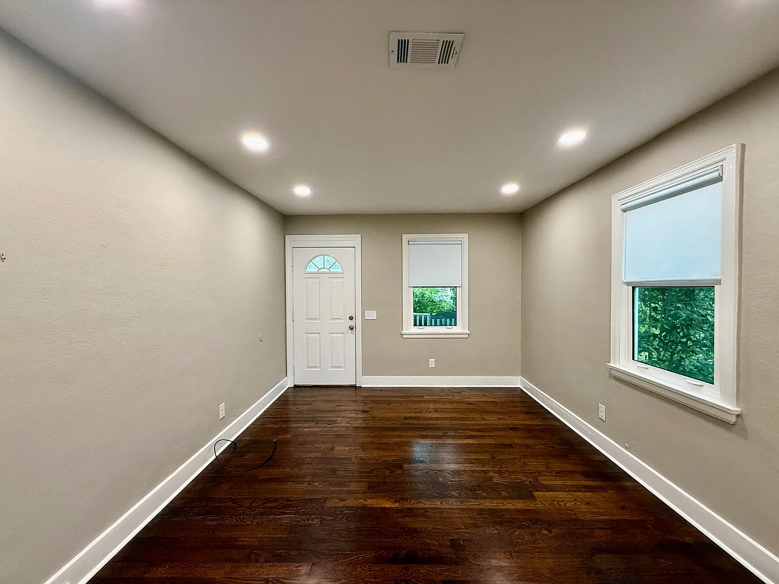 East Hill 3 Bedroom — Photo 2