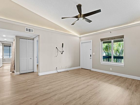 3rd image of 6299 Chasewood Dr APT H