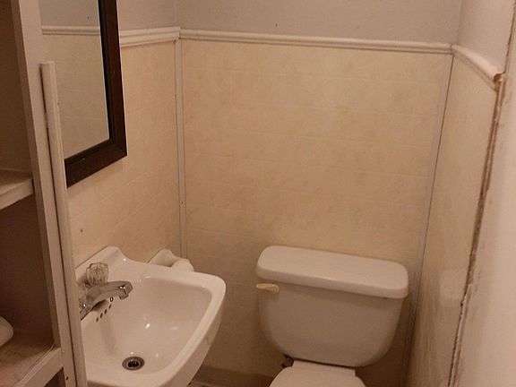 3rd image of 121 E 6th St