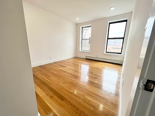 Rented by EastMount Realty LLC | media 18