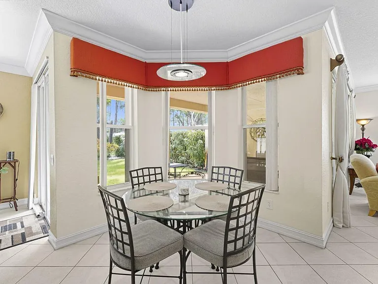 8492 Breezy Oak Way — Photo 10