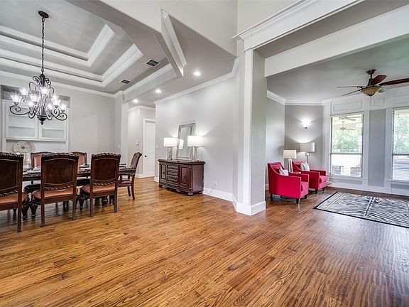 5th image of 1800 Fair Oaks Ln